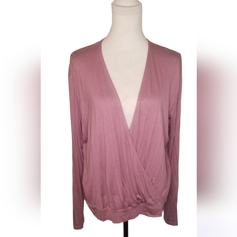 *NWT* Pret-a-Por Long Sleeve Tee